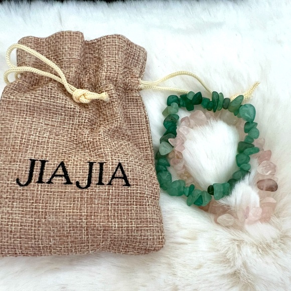 JIA JIA beaded crystal bracelets.
It comes with the pouch.
Set of 2 - Picture 1 of 1